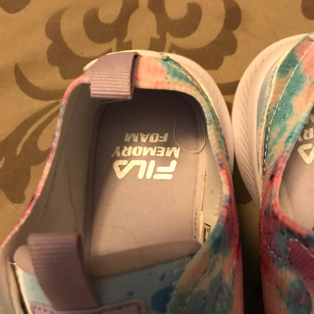 Size seven brand new Fila sneakers! Slip on 7 - Picture 5 of 5